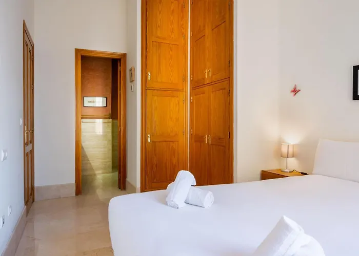 Large And Practic - 3bd 2bth- Arenal Sevilla