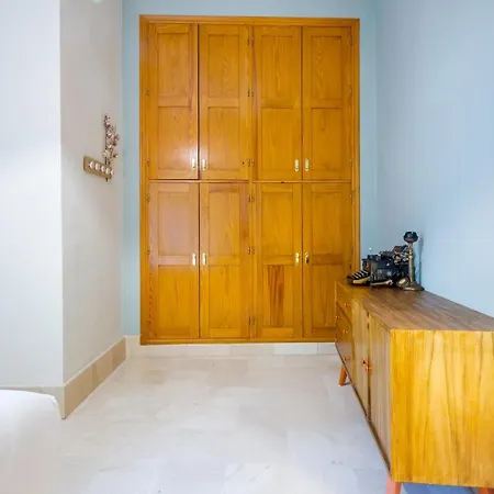 Daire Large And Practic - 3bd 2bth- Arenal Sevilla